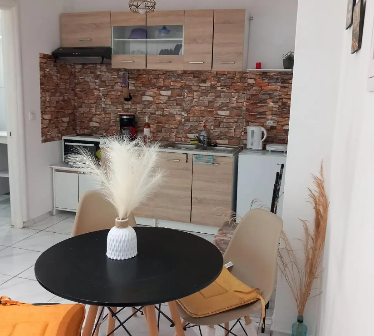 4T Apartments アルゴストリオン