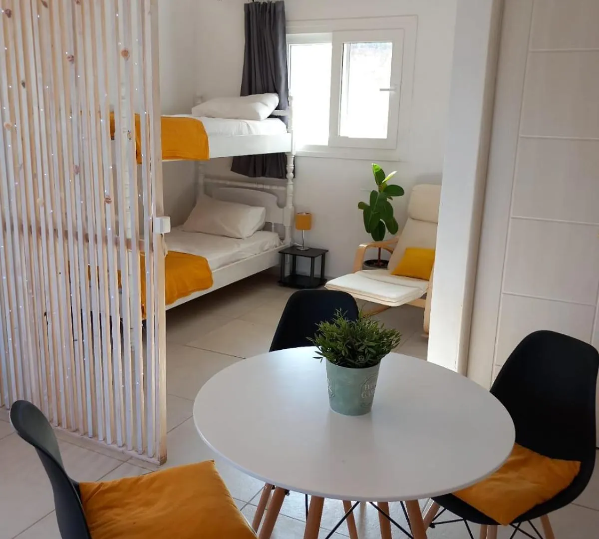 4T Apartments アルゴストリオン